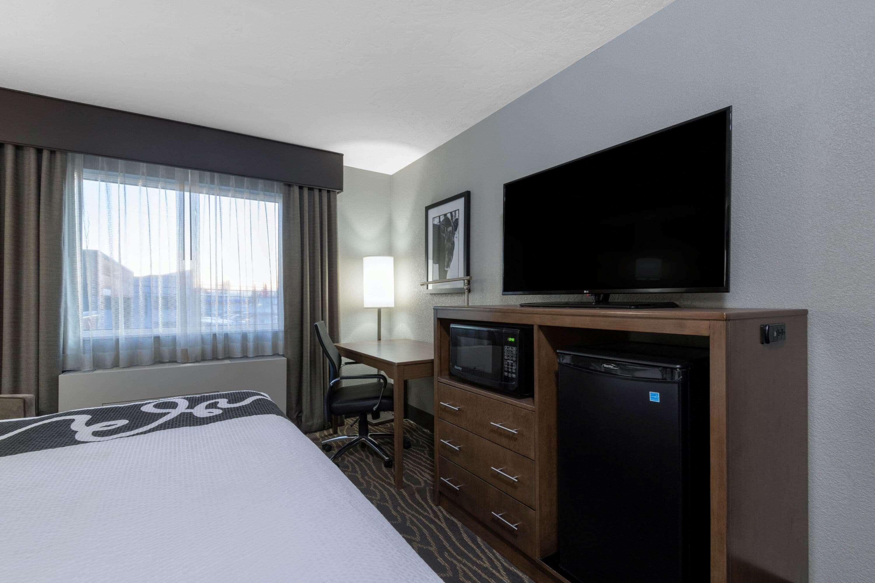 Отель La Quinta By Wyndham Anchorage Airport Экстерьер фото