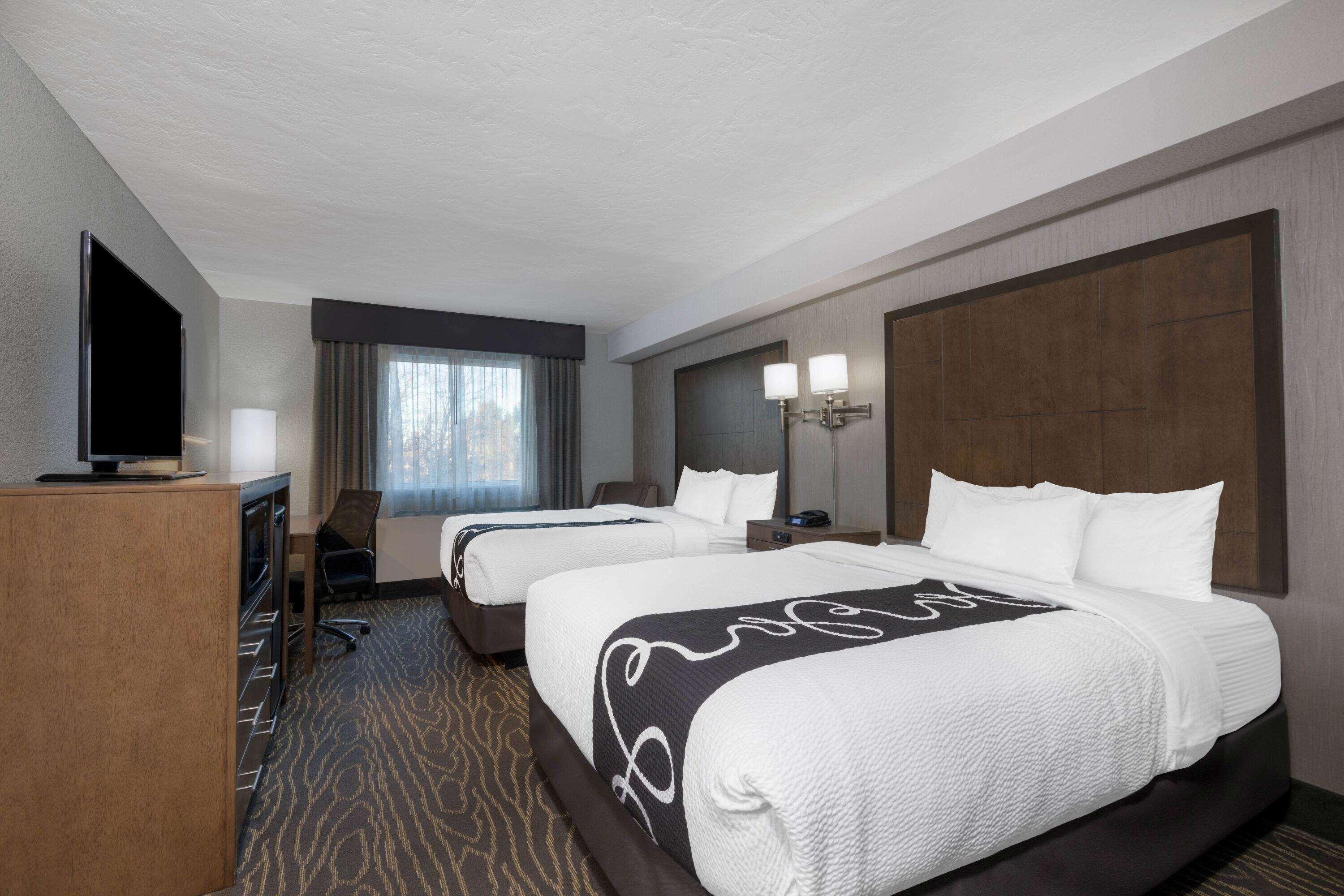 Отель La Quinta By Wyndham Anchorage Airport Экстерьер фото