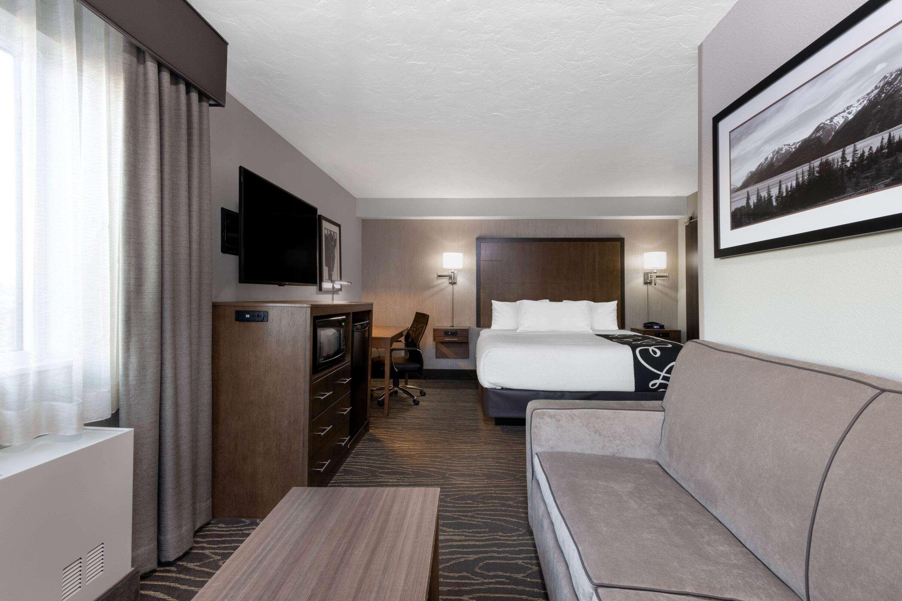 Отель La Quinta By Wyndham Anchorage Airport Экстерьер фото