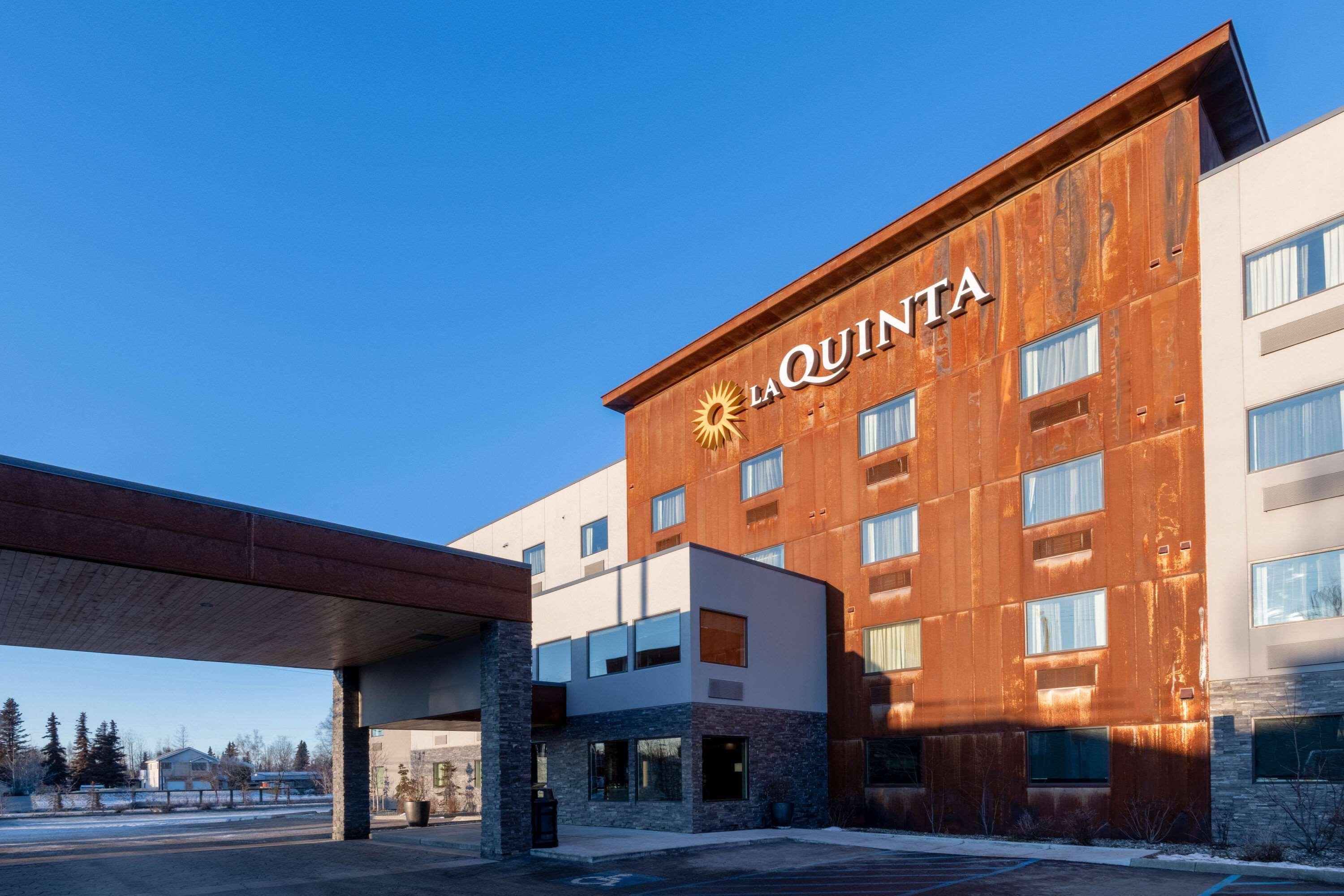 Отель La Quinta By Wyndham Anchorage Airport Экстерьер фото