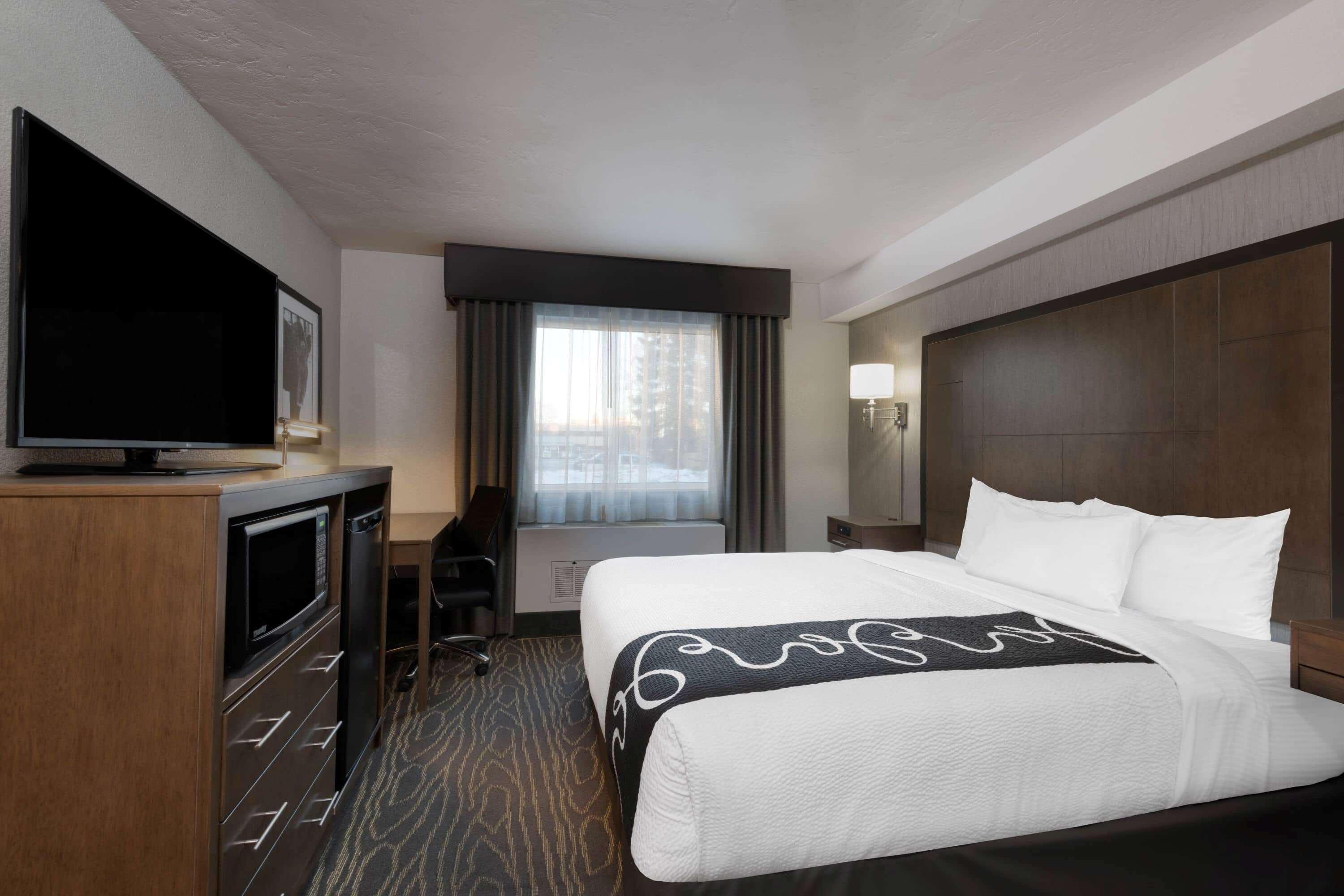 Отель La Quinta By Wyndham Anchorage Airport Экстерьер фото