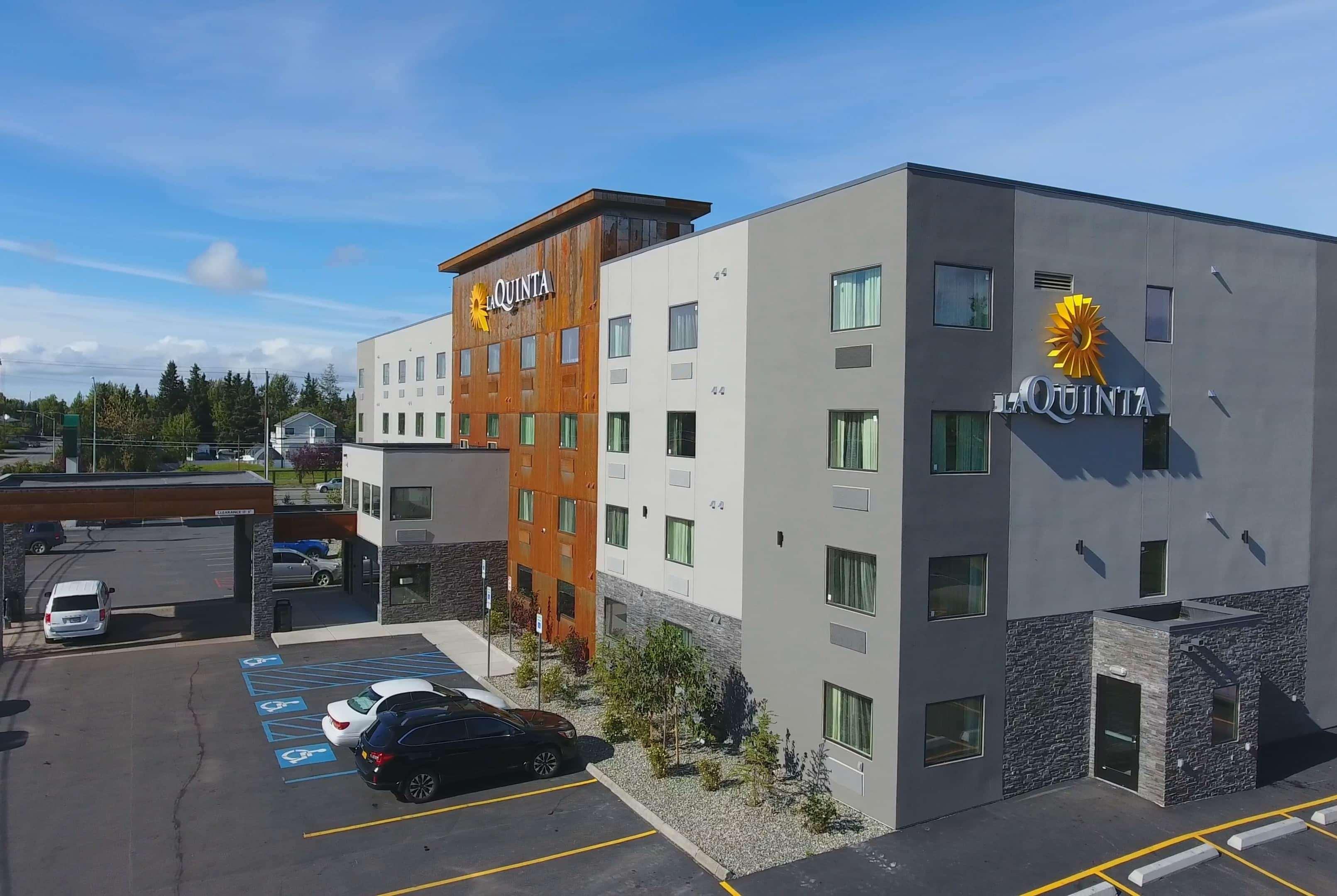 Отель La Quinta By Wyndham Anchorage Airport Экстерьер фото