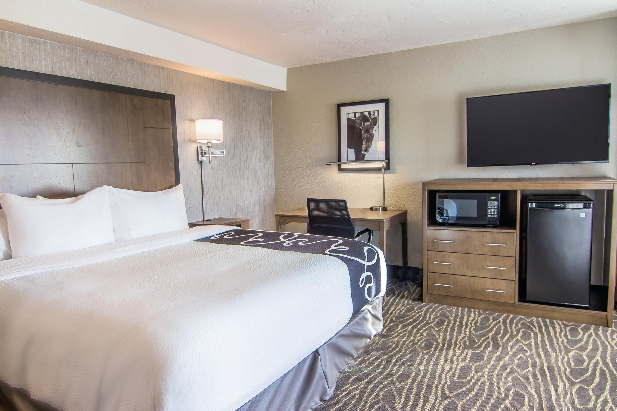 Отель La Quinta By Wyndham Anchorage Airport Экстерьер фото