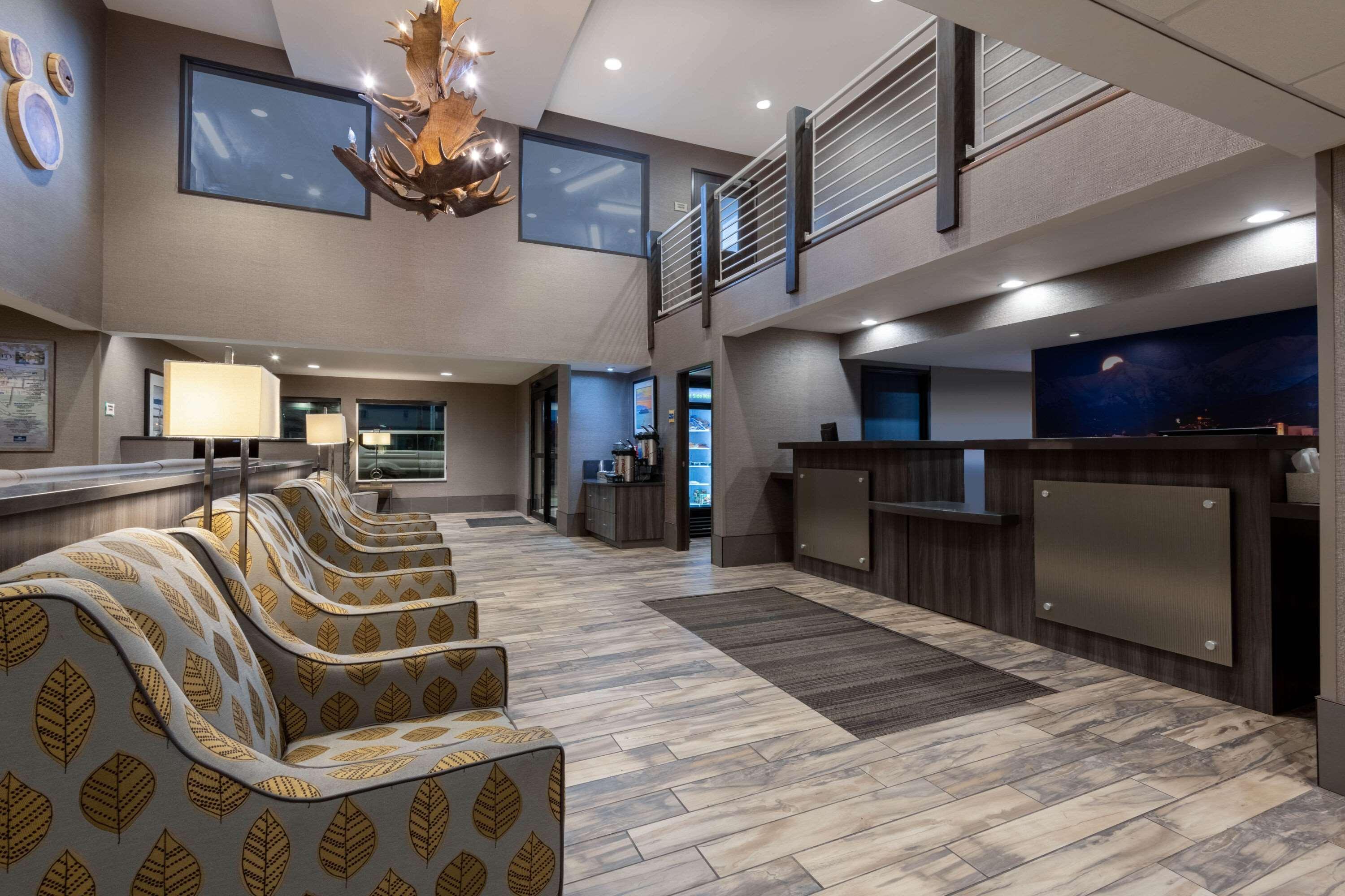 Отель La Quinta By Wyndham Anchorage Airport Экстерьер фото
