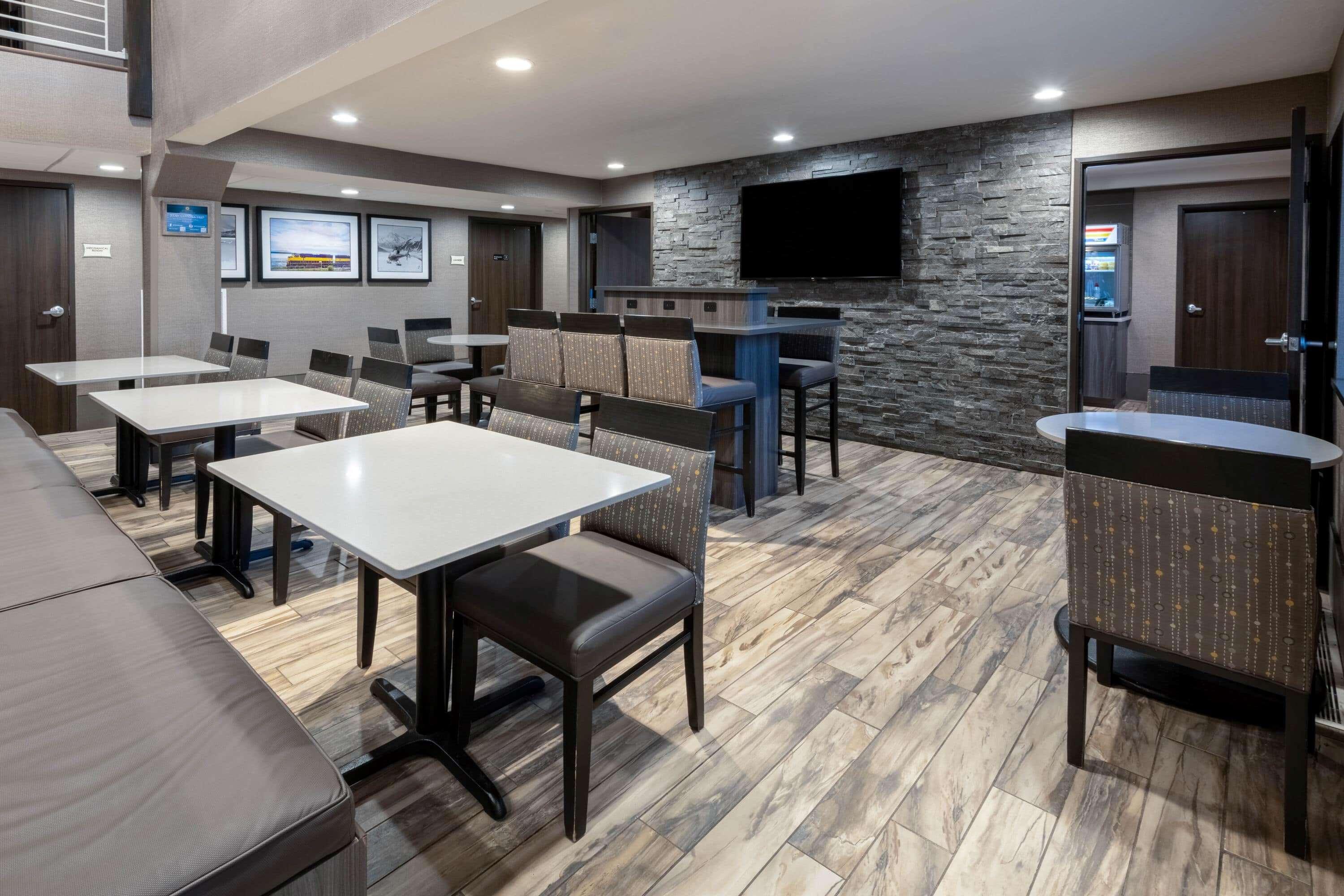 Отель La Quinta By Wyndham Anchorage Airport Экстерьер фото