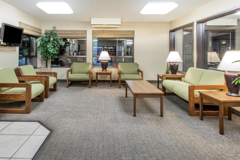 Отель La Quinta By Wyndham Anchorage Airport Экстерьер фото