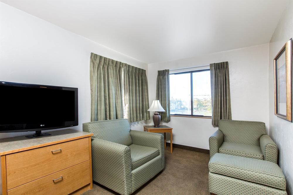 Отель La Quinta By Wyndham Anchorage Airport Экстерьер фото
