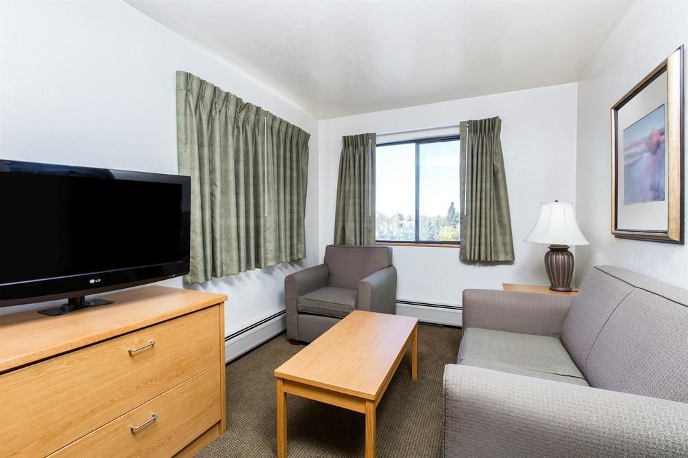 Отель La Quinta By Wyndham Anchorage Airport Экстерьер фото