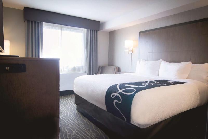 Отель La Quinta By Wyndham Anchorage Airport Экстерьер фото